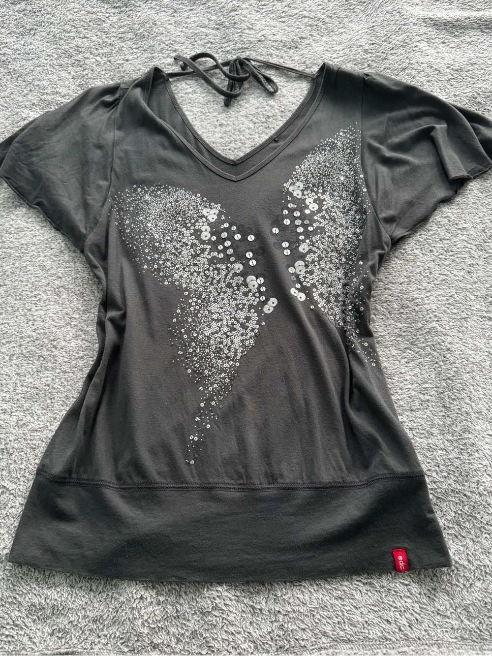 Esprit Gray Short-Sleeve V-Neck/Off The Shoulder Top with Sequin Butterfly